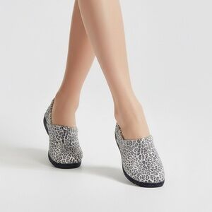 Align Nursing clogs shoes size  9 1/2 white Leopard